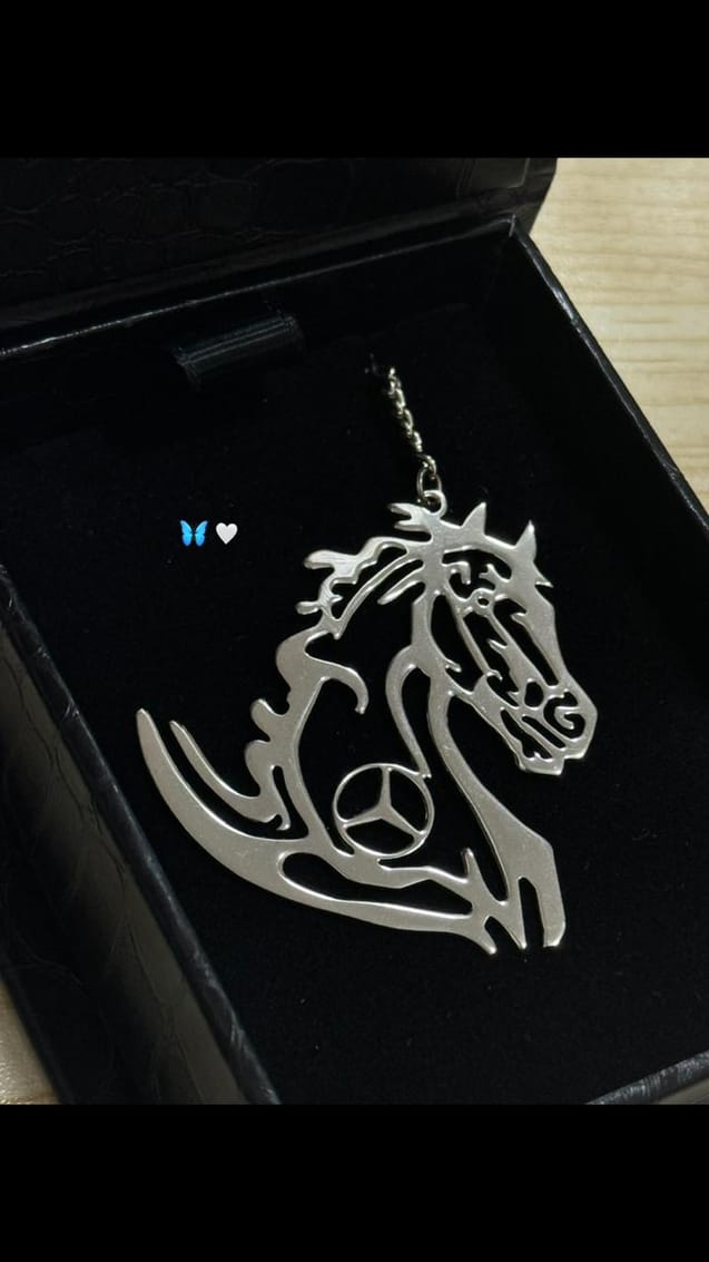 تعليقه الخيل مع الشعار